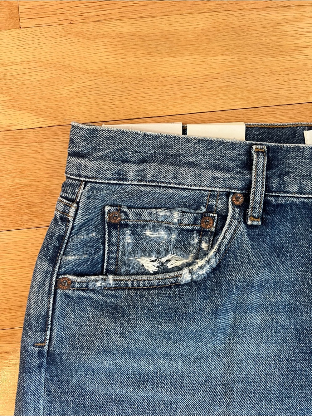 NWT AGOLDE Parker Vintage Cut-Off Denim Shorts in Lowkey 100% Organic Cotton - Picture 2 of 9